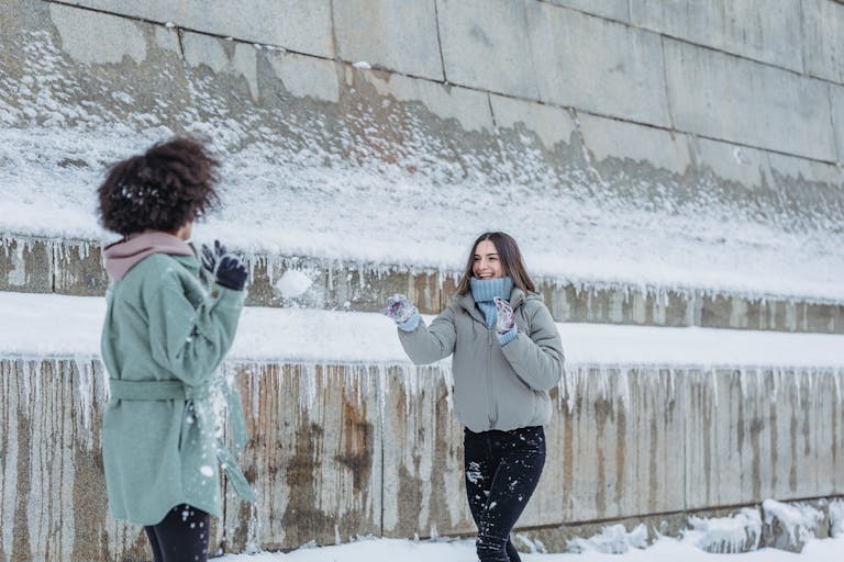 Cute Snowball Kiss Examples to Try This Winter 6 Snowball Kiss Examples
